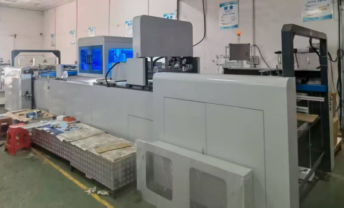 TCPP-1200 Полностью автоматическая машина для наклейки окон на подарочные коробки 1